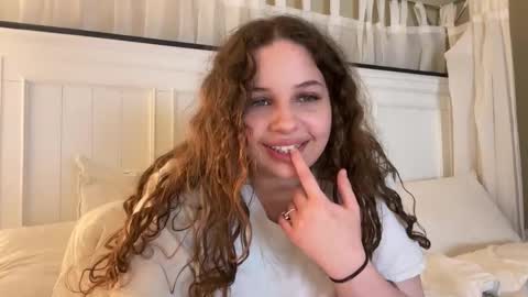 Snapshot of seraphinavelvet chatting on January 16, 2026, 12:42 pm Seraphina online show from January 16, 2026, 12:42 pm