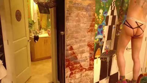 Snapshot of seraphyx33 chatting on November 16, 2025, 2:11 pm seraphyx33 online show from November 16, 2025, 2:11 pm