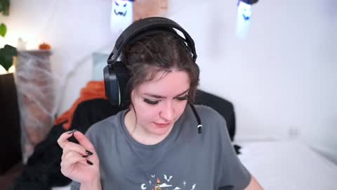 SeraReads online show from October 28, 2025, 2:09 pm