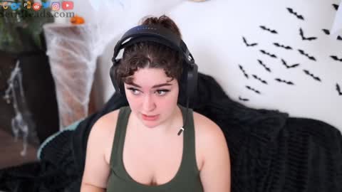 SeraReads online show from October 29, 2025, 3:03 pm