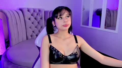 Snapshot of seren_bleck chatting on March 7, 2025, 3:29 am Seren Follow me online show from March 7, 2025, 3:29 am