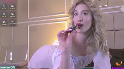 Snapshot of serena_bennet chatting on January 15, 2026, 11:04 am Serena online show from January 15, 2026, 11:04 am