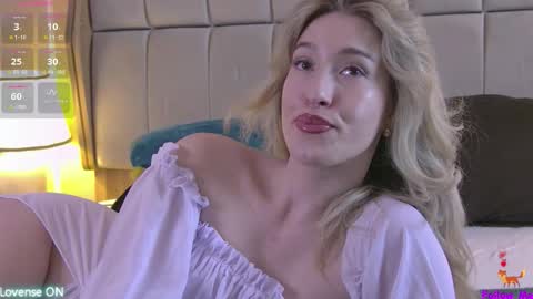 Snapshot of serena_bennet chatting on January 18, 2026, 11:47 am Serena online show from January 18, 2026, 11:47 am