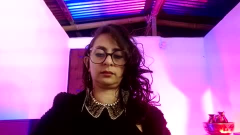 Serena Xyz online show from December 16, 2025, 1:43 am