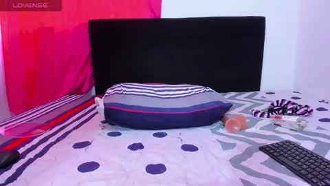 serenawilliam_ online show from November 15, 2025, 6:15 pm