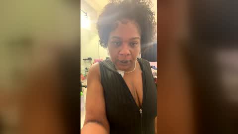 Snapshot of serenity_dayze chatting on May 6, 2026, 4:52 am serenity_dayze online show from May 6, 2026, 4:52 am