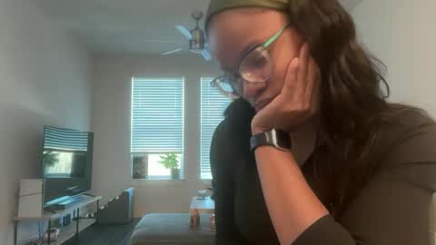 Snapshot of serenitybee chatting on February 12, 2026, 10:05 pm Serenity Bee online show from February 12, 2026, 10:05 pm