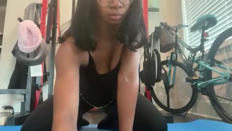 Snapshot of serenitybee chatting on April 26, 2026, 3:21 pm Serenity Bee online show from April 26, 2026, 3:21 pm
