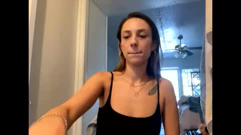 serenityroseee online show from May 4, 2026, 10:50 pm