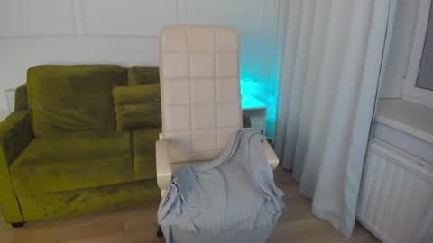 Snapshot of sereta_fin chatting on December 10, 2024, 3:44 pm Hey Guys and Girls non-binary personalities Im Sereta online show from December 10, 2024, 3:44 pm