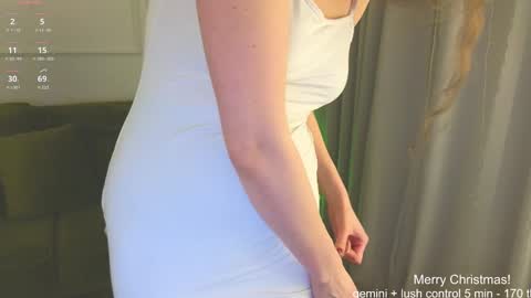 Snapshot of sereta_fin chatting on December 24, 2024, 3:47 pm Hey Guys and Girls non-binary personalities Im Sereta online show from December 24, 2024, 3:47 pm