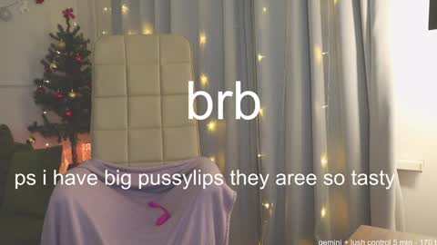 Snapshot of sereta_fin chatting on December 27, 2024, 5:16 pm Hey Guys and Girls non-binary personalities Im Sereta online show from December 27, 2024, 5:16 pm