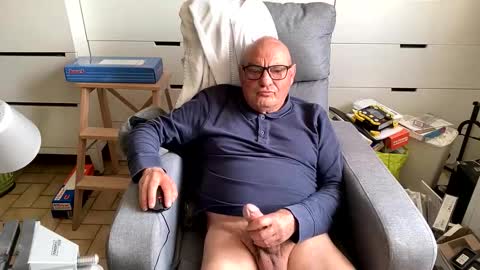 serge8413 online show from April 17, 2026, 10:29 am