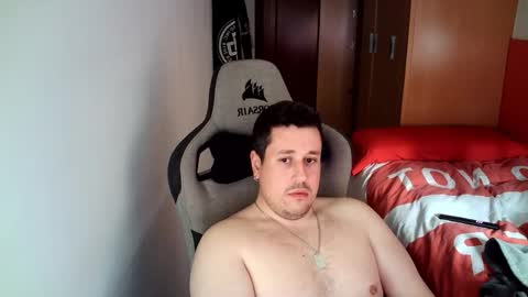 Snapshot of sergio95n chatting on February 24, 2026, 3:43 pm Pollos online show from February 24, 2026, 3:43 pm