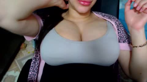 seu_cute online show from February 18, 2025, 5:42 pm