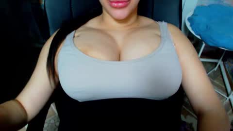 seu_cute online show from February 25, 2025, 5:04 pm