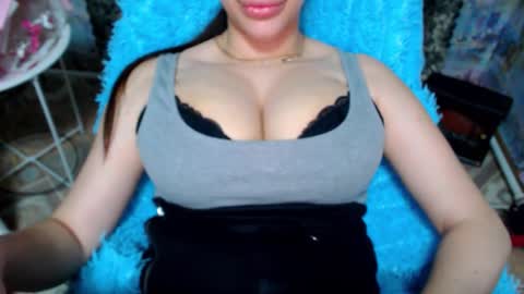 seu_cute online show from December 15, 2025, 7:29 pm