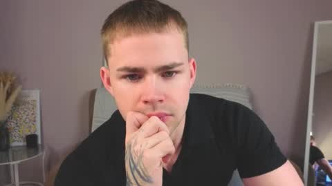 Snapshot of sevans14 chatting on December 2, 2025, 10:27 pm SevanS14 online show from December 2, 2025, 10:27 pm