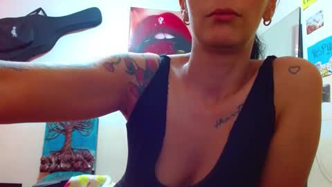sexmilkdirty online show from February 26, 2025, 9:37 pm