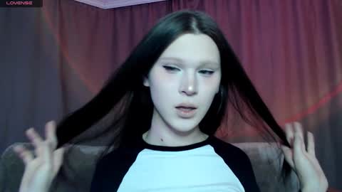 Snapshot of sexpired_princess chatting on February 18, 2025, 3:31 am Nextdoor Princess online show from February 18, 2025, 3:31 am