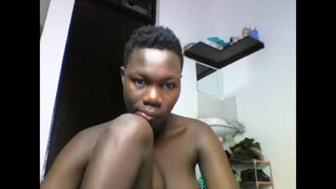 Snapshot of sexqueen02 chatting on December 31, 2024, 12:32 am sexqueen02 online show from December 31, 2024, 12:32 am