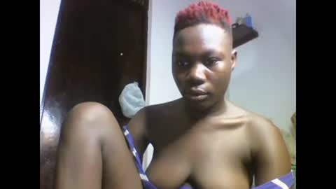 Snapshot of sexqueen02 chatting on January 8, 2025, 12:17 am sexqueen02 online show from January 8, 2025, 12:17 am