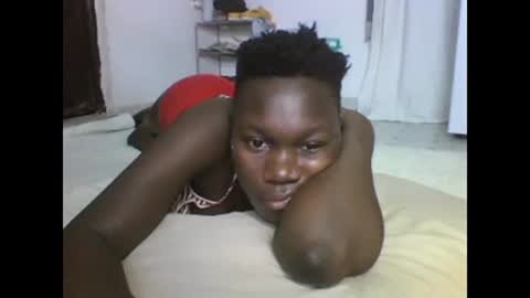 Snapshot of sexqueen02 chatting on February 12, 2025, 12:05 am sexqueen02 online show from February 12, 2025, 12:05 am