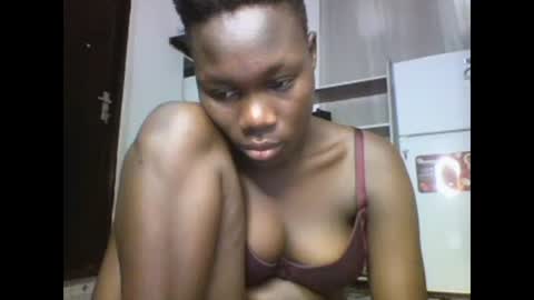 Snapshot of sexqueen02 chatting on February 25, 2025, 5:52 am sexqueen02 online show from February 25, 2025, 5:52 am