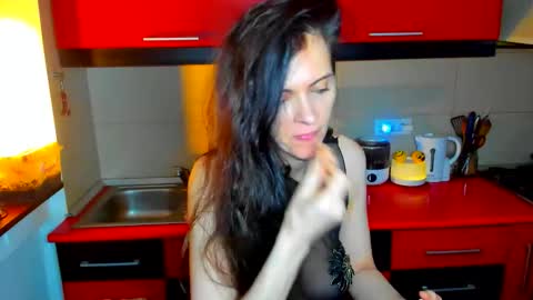 Snapshot of sexqueen1111 chatting on February 10, 2026, 3:10 am sexqueen1111 online show from February 10, 2026, 3:10 am