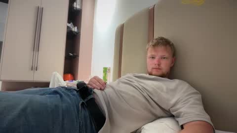 Snapshot of sexual_sbotage chatting on February 21, 2026, 8:21 pm Max Leman online show from February 21, 2026, 8:21 pm