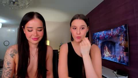 Snapshot of sexxxsirens chatting on December 13, 2025, 7:53 pm Hannah Monica Annie Andrea Eva Lina online show from December 13, 2025, 7:53 pm