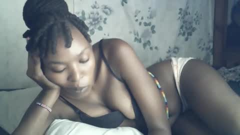 Snapshot of sexxy_curvy23 chatting on February 27, 2026, 5:29 am sexxy_curvy23 online show from February 27, 2026, 5:29 am