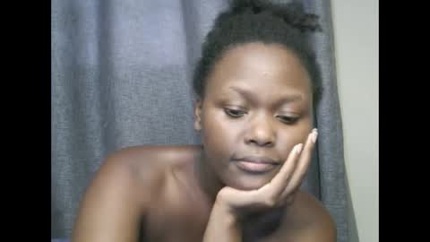 Snapshot of sexxy_lynne chatting on October 1, 2025, 5:57 am sexxy_lynne online show from October 1, 2025, 5:57 am
