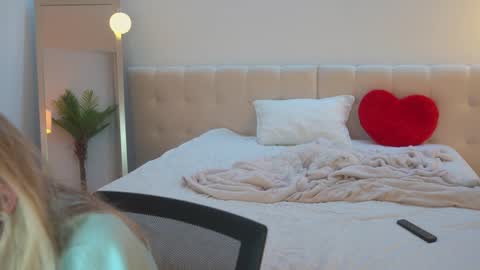 Snapshot of sexxylorry chatting on February 18, 2026, 7:21 pm Lorry small boobs and Maya big boobs friends with benefits online show from February 18, 2026, 7:21 pm