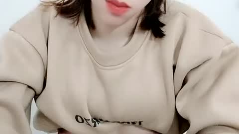 sexy8685 online show from December 19, 2025, 2:18 am