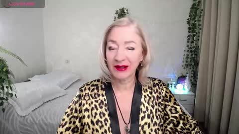 Snapshot of sexy_cat00 chatting on December 14, 2025, 2:44 pm Irena online show from December 14, 2025, 2:44 pm