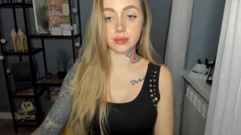 C o r a l i e online show from December 1, 2024, 4:51 pm