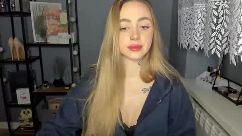 C o r a l i e online show from December 10, 2024, 8:19 am