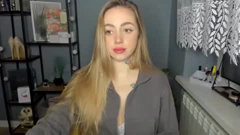 C o r a l i e online show from December 12, 2024, 7:41 am