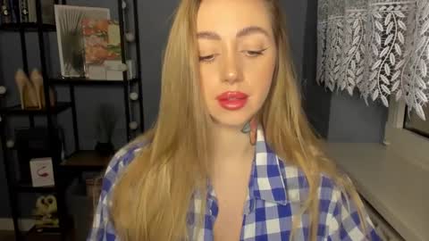 C o r a l i e online show from December 16, 2024, 10:50 am