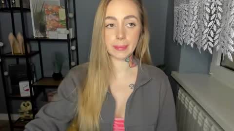 C o r a l i e online show from December 17, 2024, 11:39 am