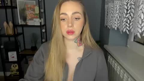 C o r a l i e online show from December 19, 2024, 3:08 pm