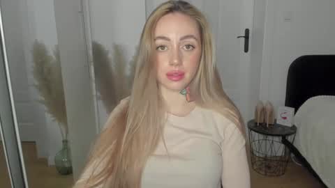 C o r a l i e online show from February 19, 2025, 10:42 pm