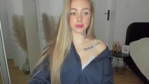 C o r a l i e online show from February 25, 2025, 6:09 pm