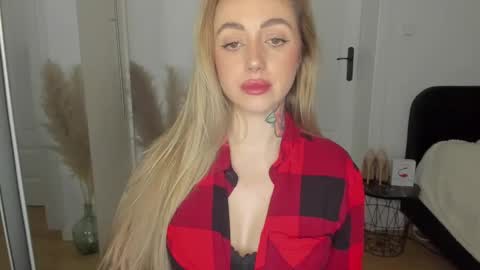 C o r a l i e online show from February 28, 2025, 5:48 pm