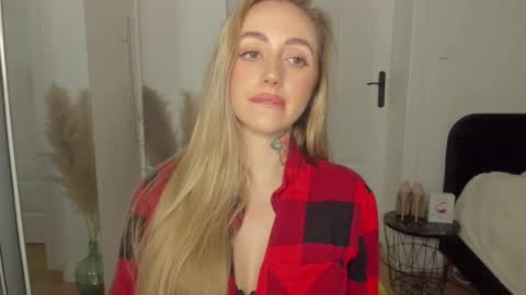 C o r a l i e online show from February 28, 2025, 8:50 pm