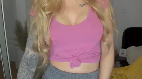 C o r a l i e online show from March 12, 2025, 6:22 pm