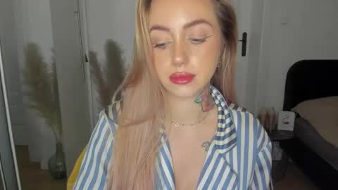 C o r a l i e online show from September 10, 2025, 6:52 pm