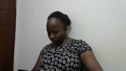 Sweet Dee online show from May 1, 2026, 5:23 am