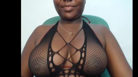 Snapshot of sexy_ebony12 chatting on November 26, 2025, 10:05 am Racheal online show from November 26, 2025, 10:05 am